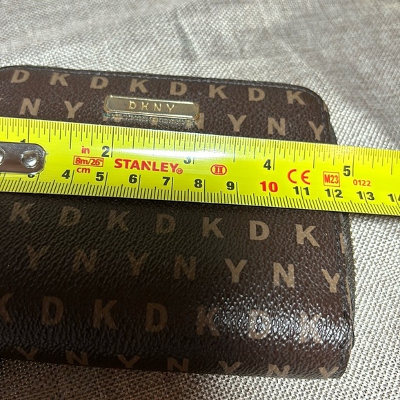 DKNY Small Logo Zip Around Wallet - Picture 9 of 12